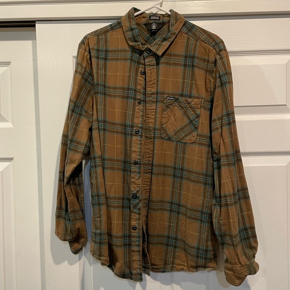 Volcom XL causual button down. Never used brand new! - Picture 1 of 2